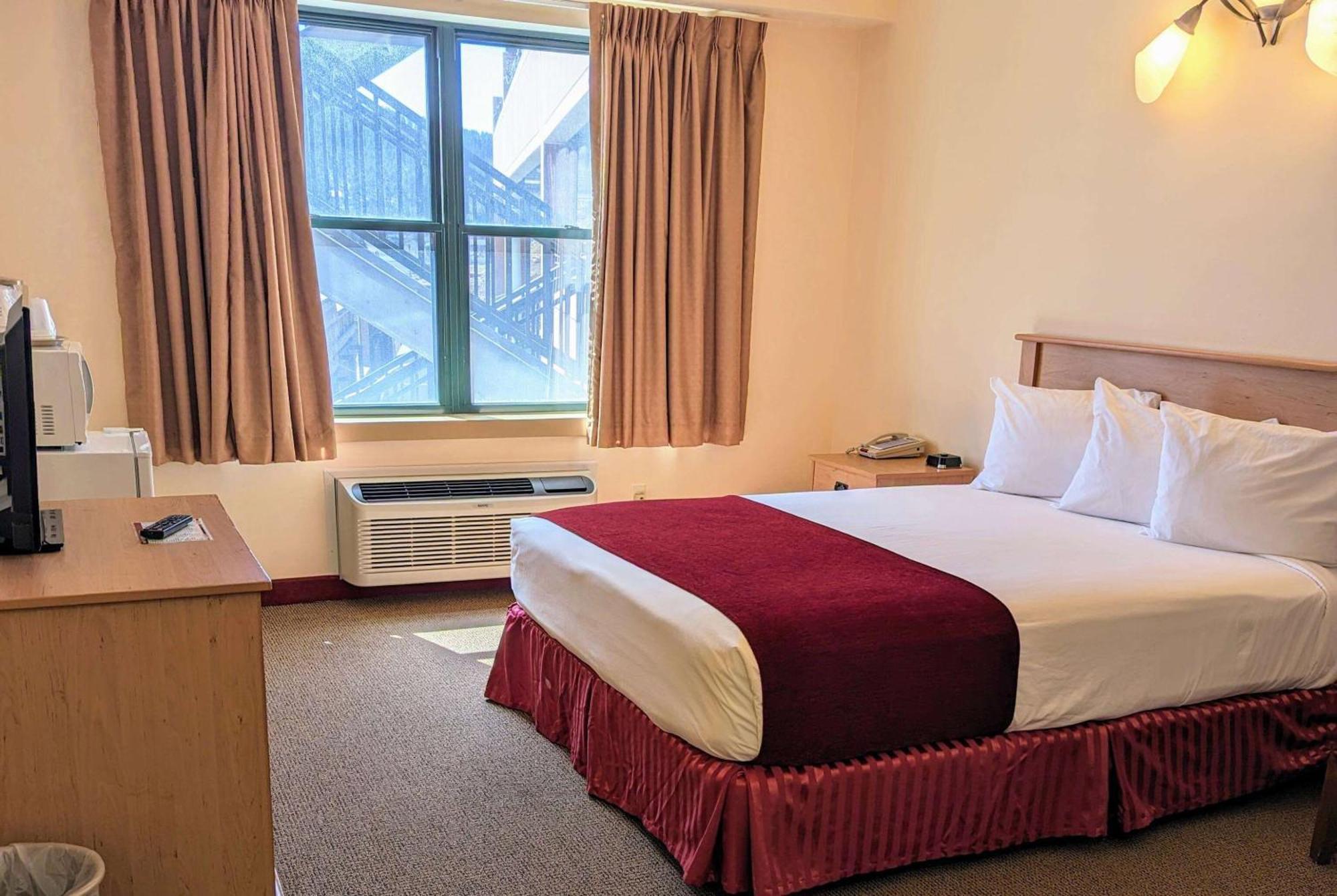 Travelodge By Wyndham דדווד מראה חיצוני תמונה